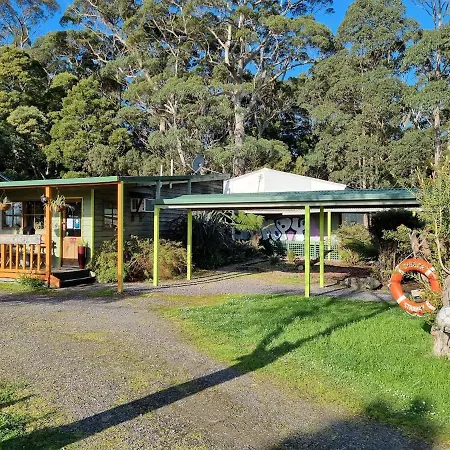 Strahan Backpackers Exterior photo