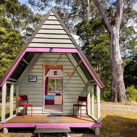 Strahan Backpackers Exterior photo